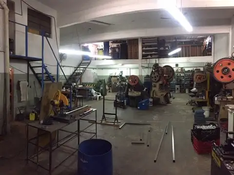 Galpon en Venta 17,53  mts Fondo