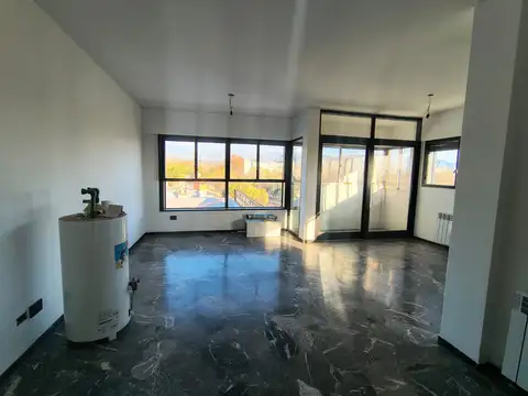 Oficina 6 ambientes con 2 baños