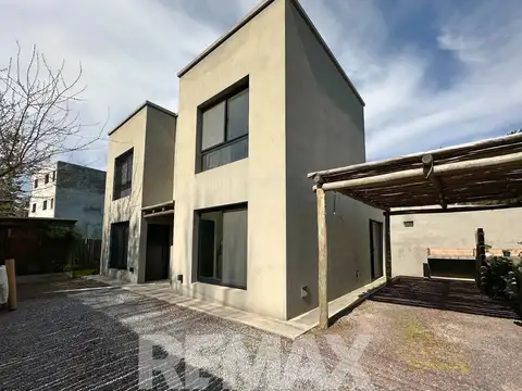 VENTA DUPLEX 3 AMB C/COCHERA EN PILAR KM 50