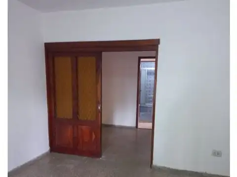 Casa en Alquiler con 2 cocheras