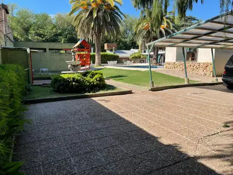 Casa en Venta con 6 cocheras