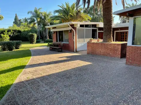 Casa 6 ambientes con 4 baños