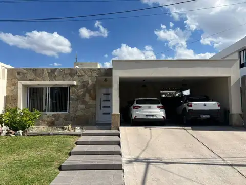Casa en venta en Barrio Privado Villa Michelo – Amplia, moderna y funcional