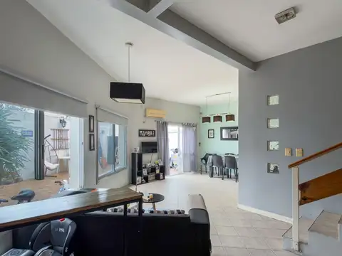 Depto Tipo Casa 3 ambientes con 2 baños