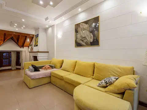 Casa 5 ambientes con 4 baños