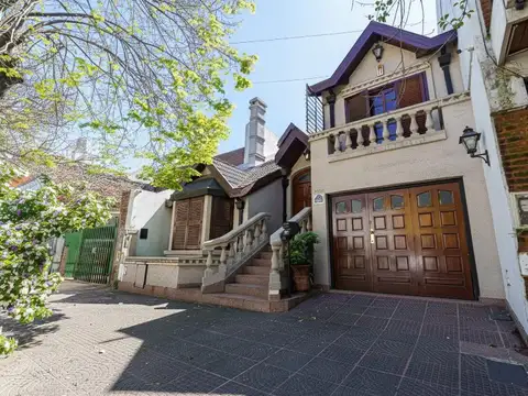 Casa en venta  apto crédito lote propio con garage jardín quincho y parrilla en Villa Luro