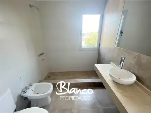 Departamento en Alquiler con 1 cocheras