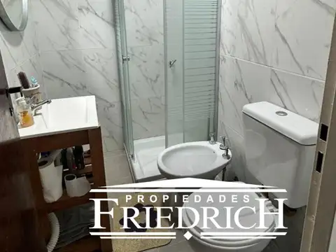 Casa en Alquiler con 3 cocheras