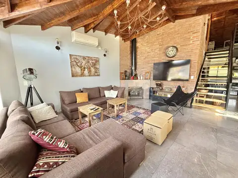 Casa 5 ambientes con 4 baños