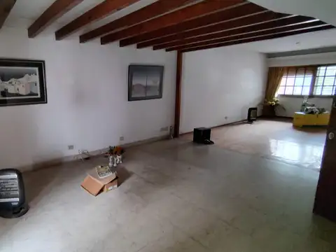 Casa en Venta con 4 cocheras
