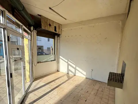 Local en Alquiler en Isidro Casanova, $ 400.000