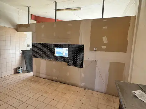 Local comercial en alquiler en Isidro Casanova