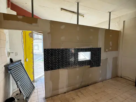 Local en Alquiler en Isidro Casanova, $ 400.000