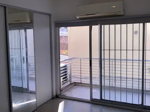 EXCELENTE MONOAMBIENTE DE 33 m2 EN REPETTO al 300