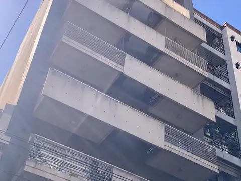 EXCELENTE MONOAMBIENTE DE 33 m2 EN REPETTO al 300