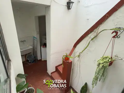 DEPARTAMENTO PLANTA ALTA A METROS DE CALLE PELLEGRINI