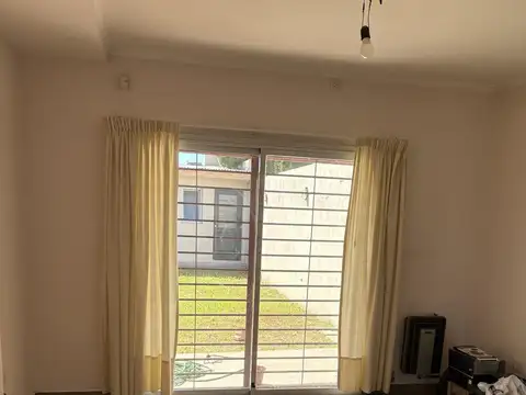 Casa en Alquiler con 1 cochera