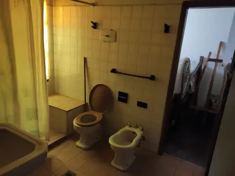 AMPLIA CASA 3 HAB / 2 BAÑOS / COCHERA SAN VICENTE