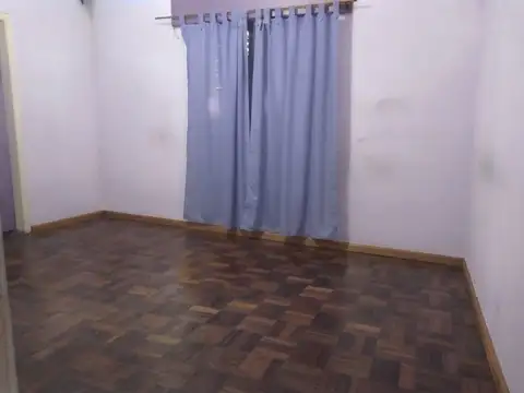 EXCELENTE LOTE Y CASA A RECICLAR EN MORENO CENTRO