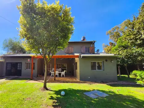 Casa 4 ambientes con 2 baños