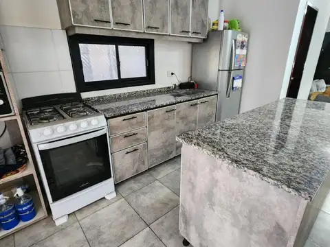 Casa 3 ambientes con 2 baños