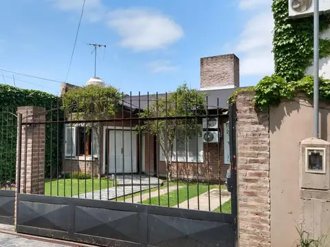 CASA EN VENTA - GONNET