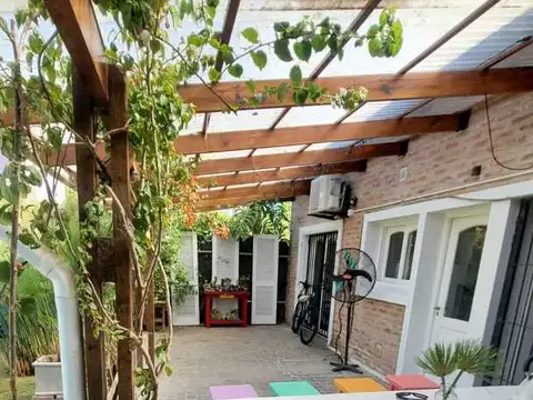 Casa 5 ambientes con 1 baño