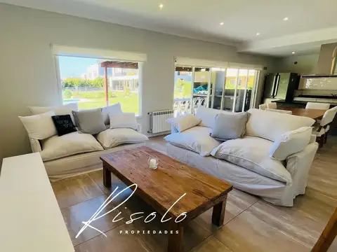 Casa 5 ambientes con 2 baños