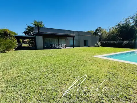 Casa en Alquiler, Amoblado. Pileta, 3 dormitorios. Escritorio. Barrio Cerrado, Escobar