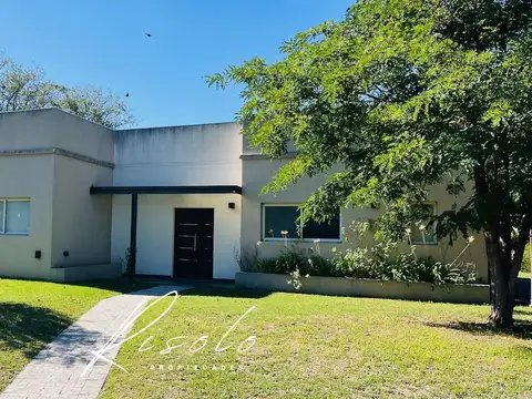 Barrio Cerrado San Matias. Casa en Alquiler Anual. Amoblado