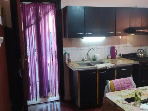 Casa 6 ambientes con 2 baños