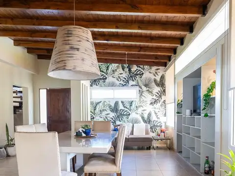 Casa 6 ambientes con 4 baños