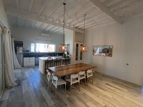 Casa 5 ambientes con 3 baños