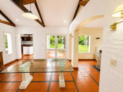 Casa 5 ambientes con 3 baños