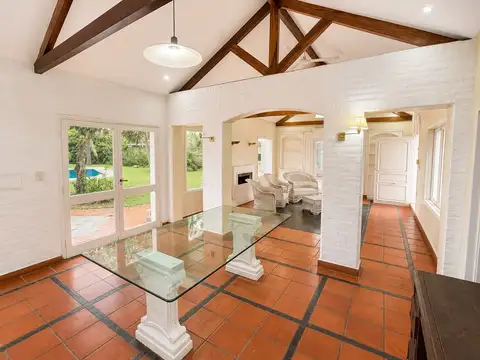 Casa en Venta con 2 cocheras