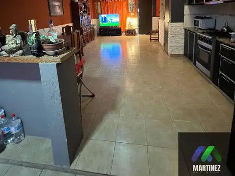 Casa 5 ambientes con 2 baños