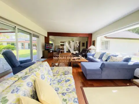 Casa 4 ambientes con 5 baños
