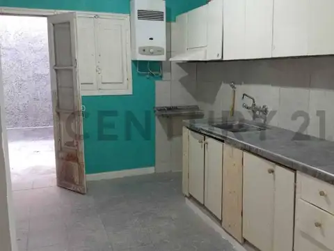 Casa 4 ambientes con 1 baño