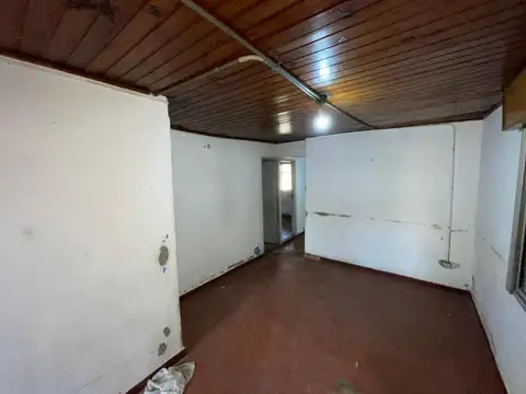 Casa 4 ambientes con 1 baño