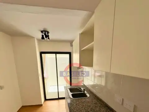 ALQUILER 3 AMBIENTES CON PATIO EN CARAPACHAY