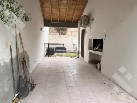 Casa en Alquiler con 2 cocheras