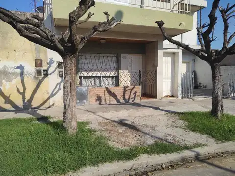 VENTA PH 3 AMBIENTES AL FRENTE CON PATIO Y BALCON