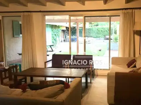 Casa 6 ambientes con 2 baños