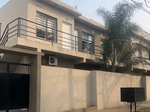 Venta. San Miguel. Duplex a estrenar 3 amb con patio y cochera