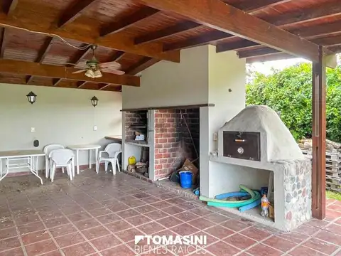 ALQUILER TEMPORADA - CHALET DE 3 AMB. CON PARQUE Y PISCINA