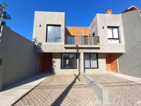 VENTA DÚPLEX 4 AMBIENTES EN VILLA ADELINA