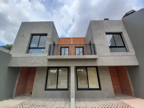 VENTA DÚPLEX 4 AMBIENTES EN VILLA ADELINA