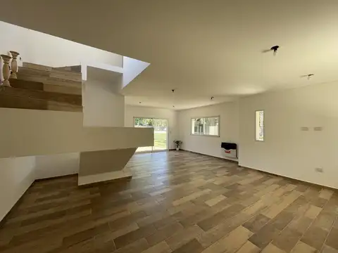 VENTA casa tres dormitorios en FUNES