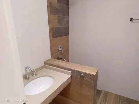 CASA 4 AMBIENTES EN ALQUILER MONTE GRANDE