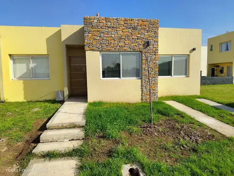 CASA 4 AMBIENTES EN ALQUILER MONTE GRANDE